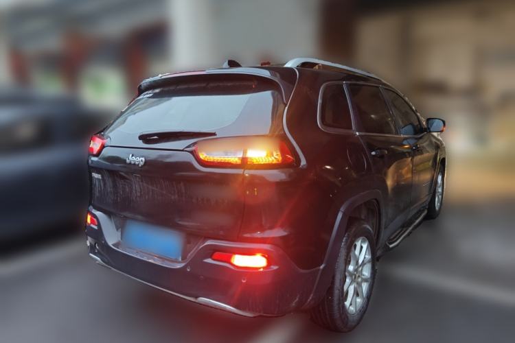 Used Jeep Cherokee 2017 2.0L Superior Edition Rear Right 45 Deg