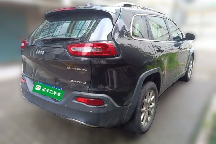 Used Jeep Cherokee 2017 2.0L Superior Edition Rear Right 45 Deg