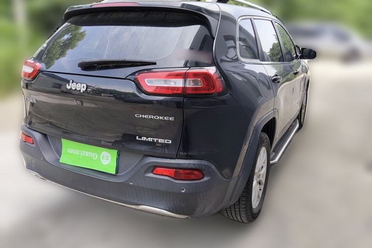 Used Jeep Cherokee 2017 2.0L Superior Edition Rear Right 45 Deg