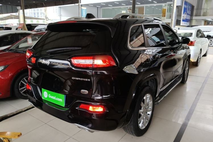 Used Jeep Cherokee 2017 2.4L Professional Edition Rear Right 45 Deg