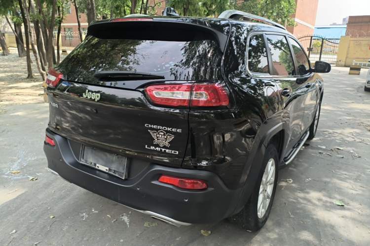 Used Jeep Cherokee 2017 2.4L Leading Smart Edition Rear Right 45 Deg
