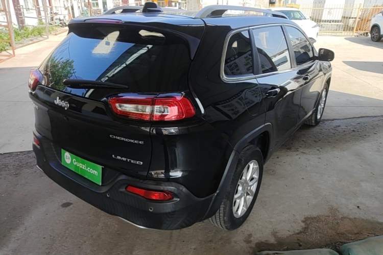 Used Jeep Cherokee 2017 2.0L Superior Edition Rear Right 45 Deg