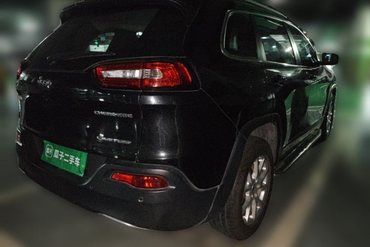 Used Jeep Cherokee 2017 2.0L Superior Edition Rear Right 45 Deg