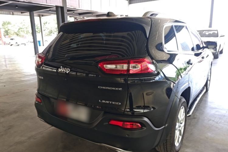 Used Jeep Cherokee 2017 2.4L Leading Edition Rear Right 45 Deg
