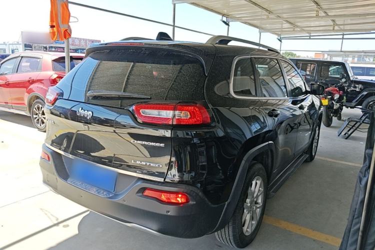 Used Jeep Cherokee 2017 2.0L Superior Edition Rear Right 45 Deg