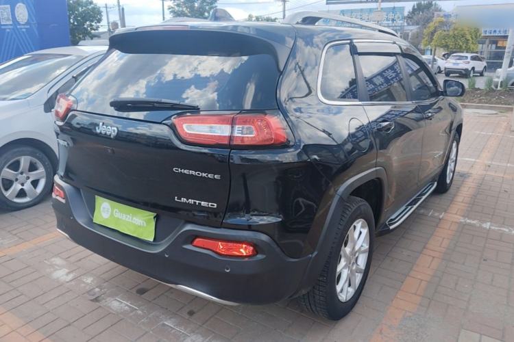 Used Jeep Cherokee 2017 2.0L Superior Edition Rear Right 45 Deg