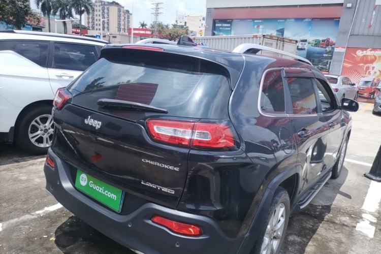 Used Jeep Cherokee 2017 2.0L Superior Edition Rear Right 45 Deg