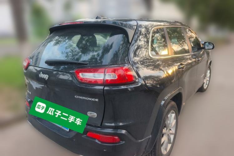 Used Jeep Cherokee 2017 2.4L Professional Smart Edition Rear Right 45 Deg