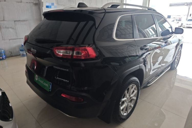 Used Jeep Cherokee 2017 2.0L Superior Edition Rear Right 45 Deg
