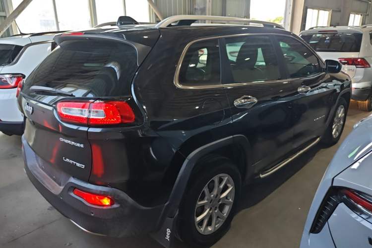 Used Jeep Cherokee 2017 2.0L Superior Edition Rear Right 45 Deg