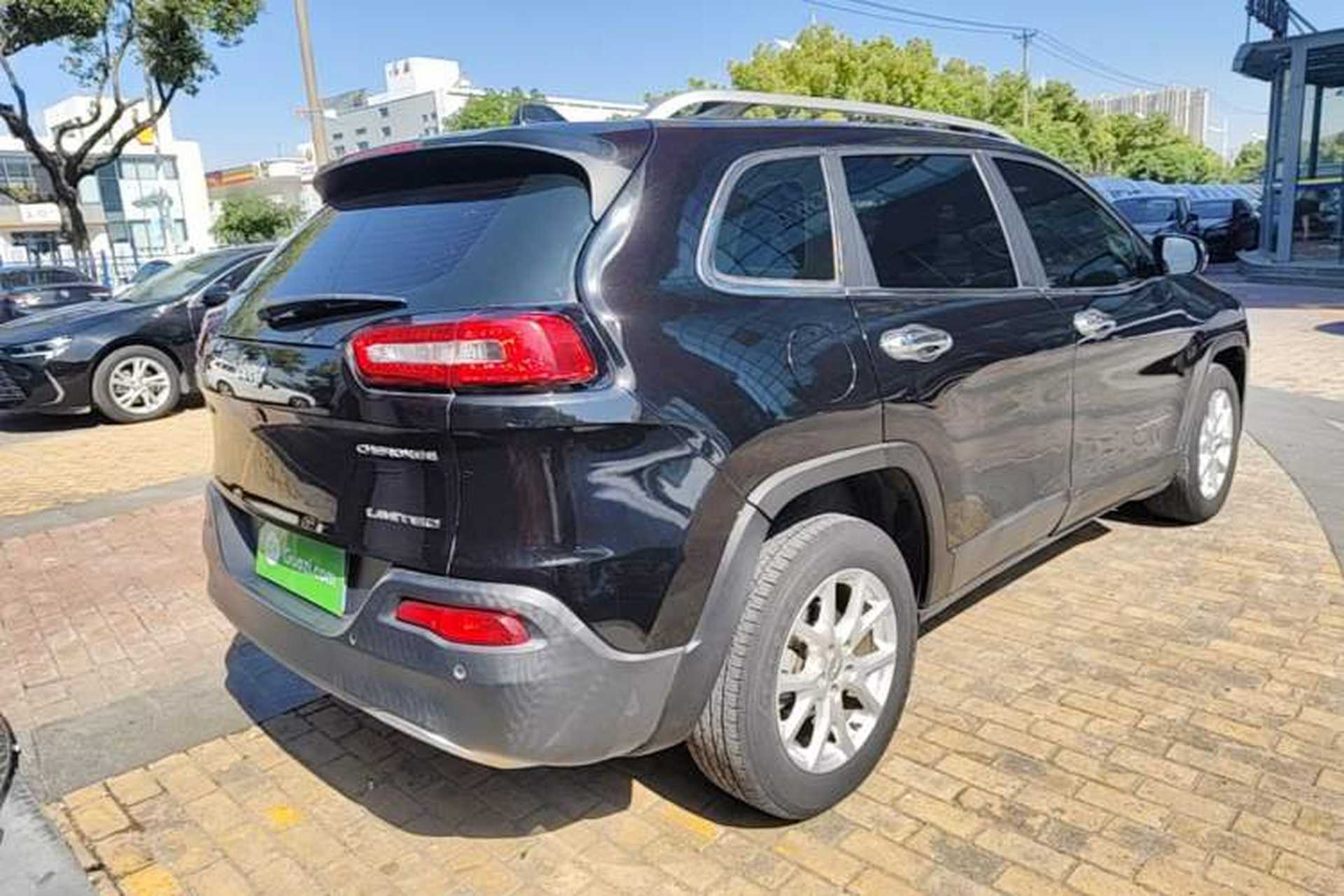 Used Jeep Cherokee 2017 2.0L Superior Edition Rear Right 45 Deg