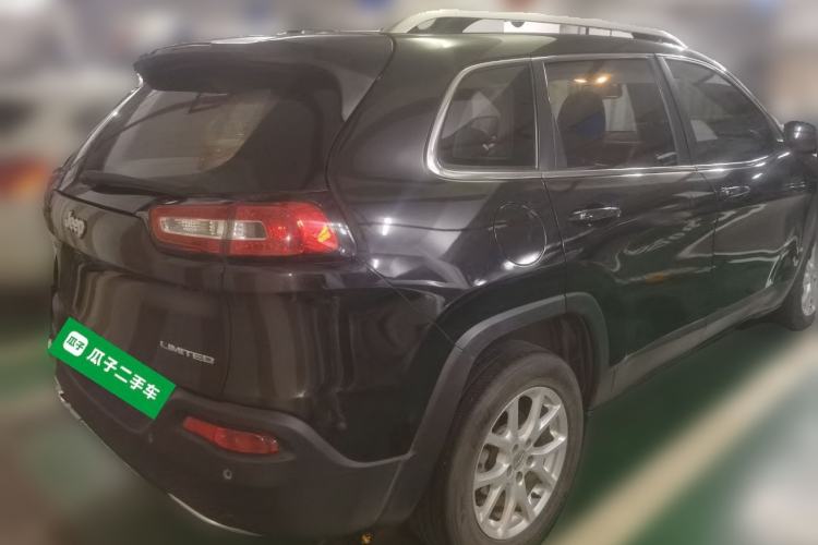 Used Jeep Cherokee 2017 2.0L Superior Edition Rear Right 45 Deg