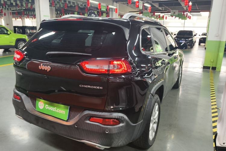 Used Jeep Cherokee 2017 2.4L Leading Edition Rear Right 45 Deg
