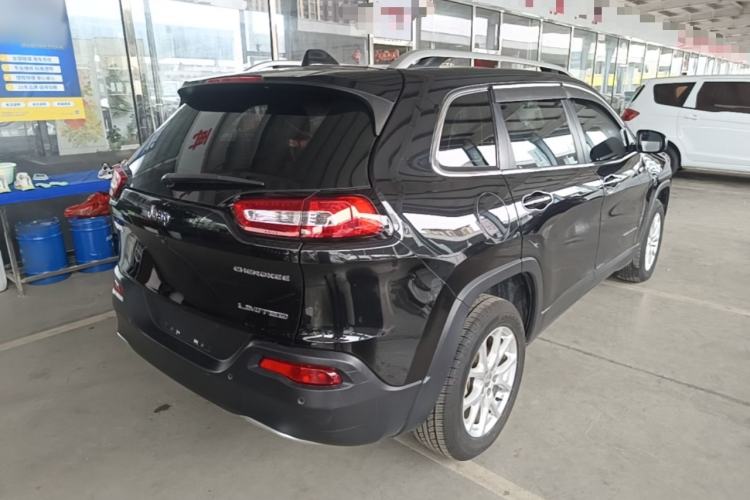 Used Jeep Cherokee 2017 2.0L Superior Edition Rear Right 45 Deg