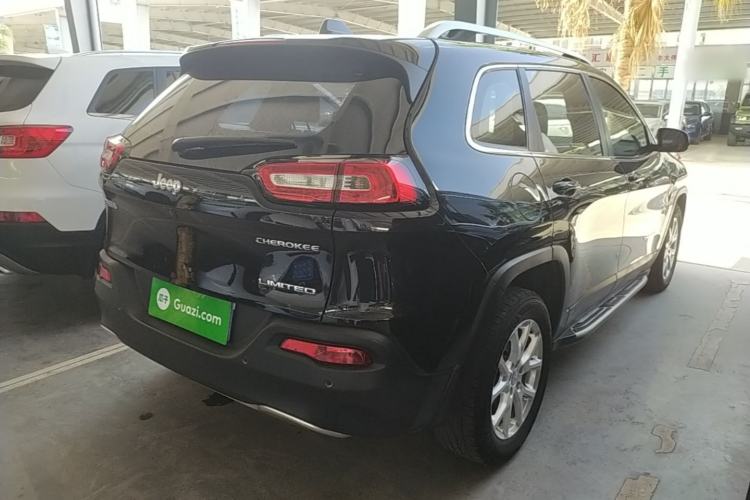 Used Jeep Cherokee 2017 2.0L Superior Edition Rear Right 45 Deg