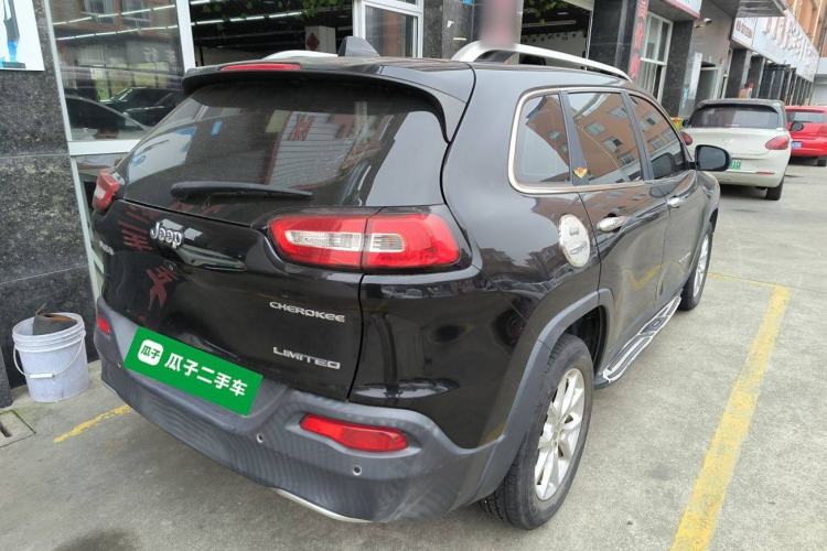 Used Jeep Cherokee 2017 2.0L Superior Edition Rear Right 45 Deg