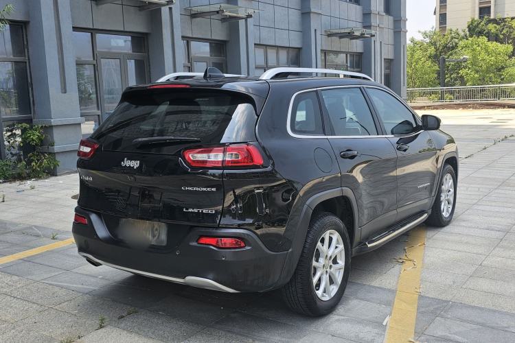Used Jeep Cherokee 2017 2.0L Superior Edition Rear Right 45 Deg