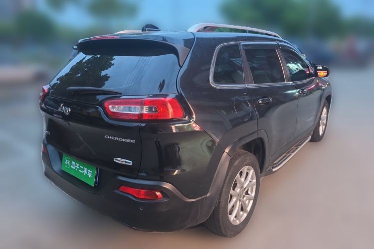 Used Jeep Cherokee 2017 2.0L Superior Edition Rear Right 45 Deg