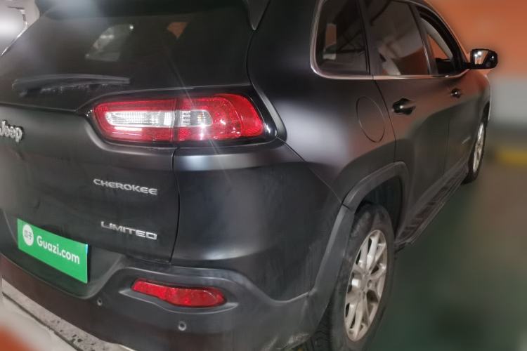 Used Jeep Cherokee 2017 2.4L Leading Edition Rear Right 45 Deg