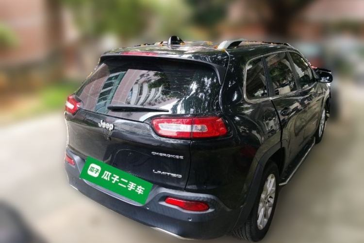 Used Jeep Cherokee 2017 2.0L Superior Edition Rear Right 45 Deg