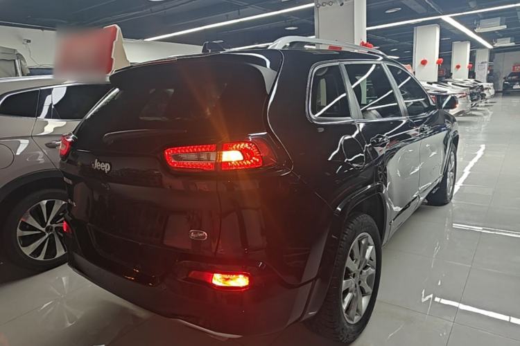 Used Jeep Cherokee 2017 2.4L Professional Edition Rear Right 45 Deg