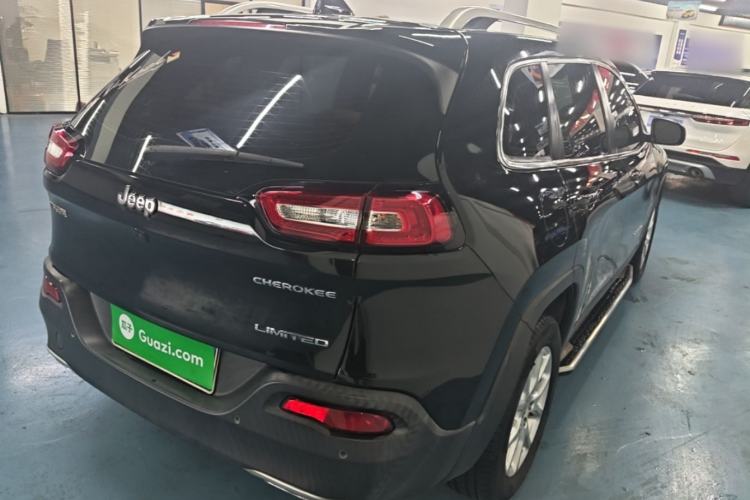 Used Jeep Cherokee 2017 2.4L Leading Smart Edition Rear Right 45 Deg
