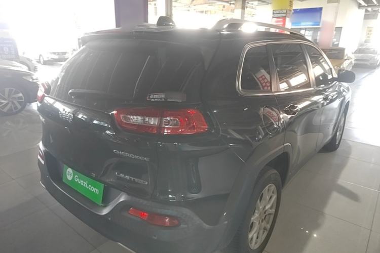 Used Jeep Cherokee 2017 2.0L Superior Edition Rear Right 45 Deg