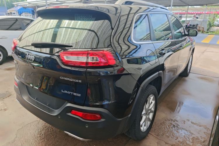 Used Jeep Cherokee 2017 2.4L Leading Smart Edition Rear Right 45 Deg