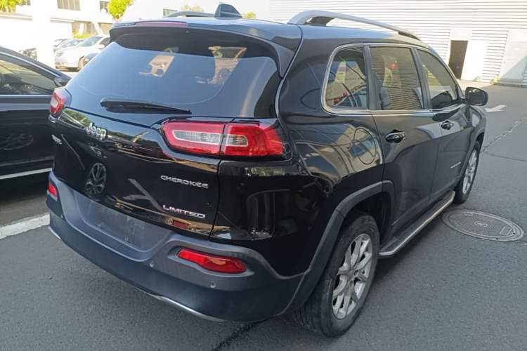 Used Jeep Cherokee 2017 2.0L Superior Edition Rear Right 45 Deg
