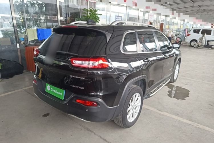 Used Jeep Cherokee 2017 2.0L Superior Edition Rear Right 45 Deg