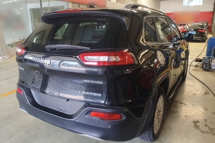 Used Jeep Cherokee 2017 2.0L Superior Edition Rear Right 45 Deg