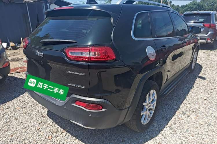 Used Jeep Cherokee 2017 2.0L Superior Edition Rear Right 45 Deg