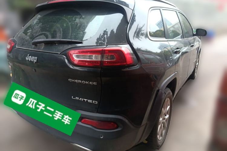 Used Jeep Cherokee 2017 2.0L Superior Edition Rear Right 45 Deg