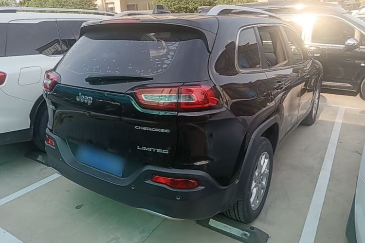 Used Jeep Cherokee 2017 2.0L Superior Edition Rear Right 45 Deg