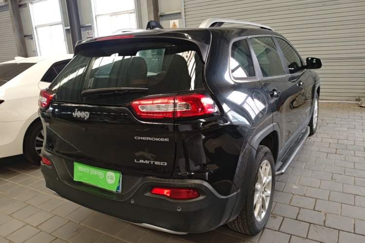 Used Jeep Cherokee 2017 2.0L Superior Edition Rear Right 45 Deg