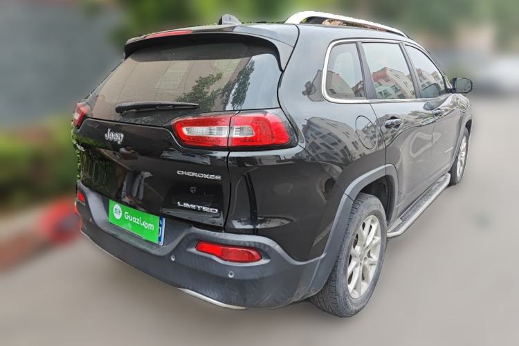 Used Jeep Cherokee 2017 2.0L Superior Edition Rear Right 45 Deg