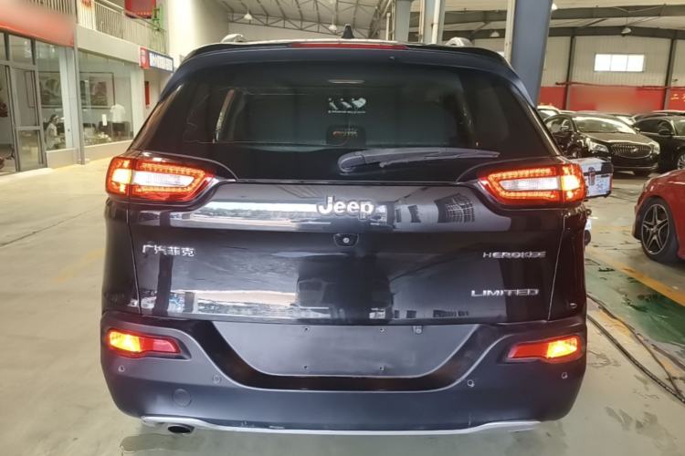 Used Jeep Cherokee 2017 2.0L Superior Edition Rear
