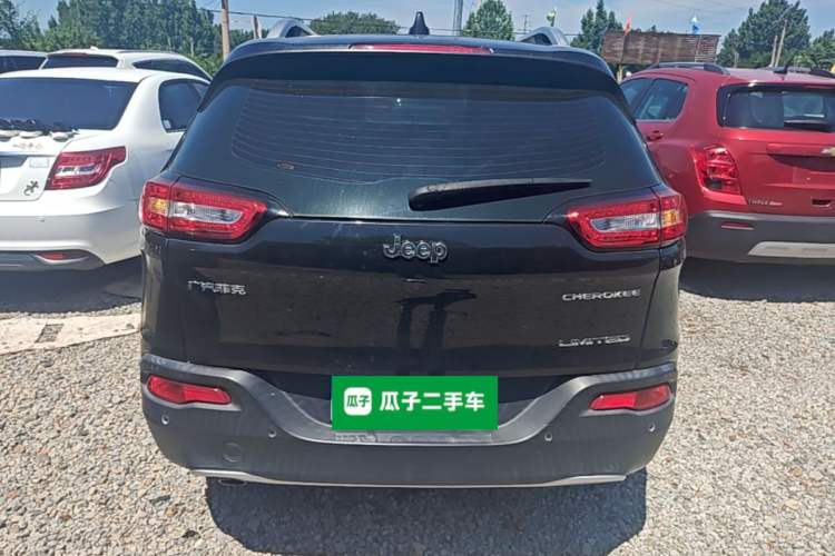 Used Jeep Cherokee 2017 2.0L Superior Edition Rear