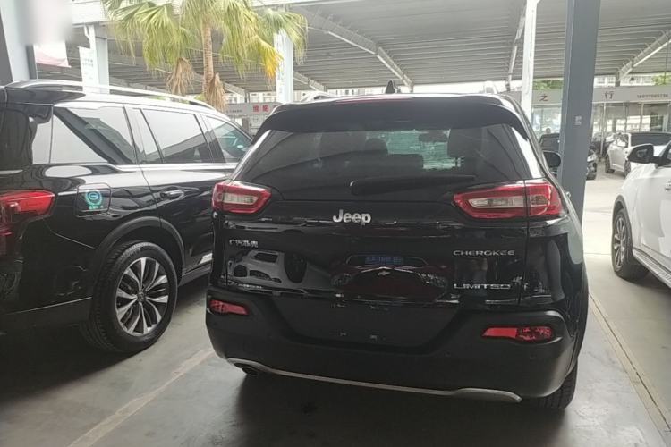 Used Jeep Cherokee 2017 2.0L Superior Edition Rear