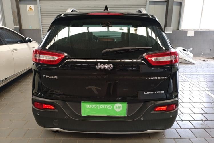 Used Jeep Cherokee 2017 2.0L Superior Edition Rear