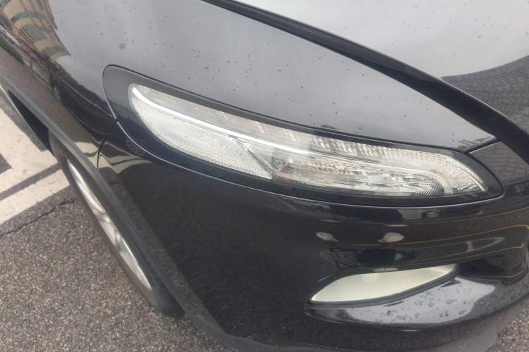 Used Jeep Cherokee 2017 2.4L Leading Smart Edition Right Front Headlight