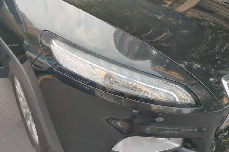 Used Jeep Cherokee 2017 2.0L Superior Edition Right Front Headlight