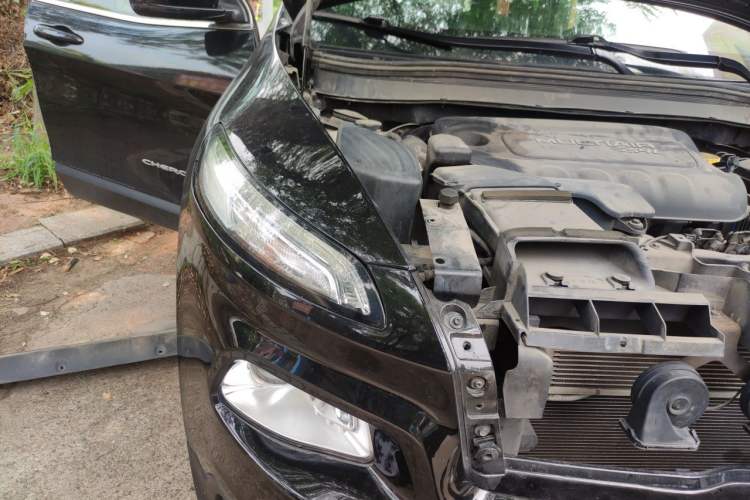 Used Jeep Cherokee 2017 2.4L Leading Smart Edition Right Front Headlight