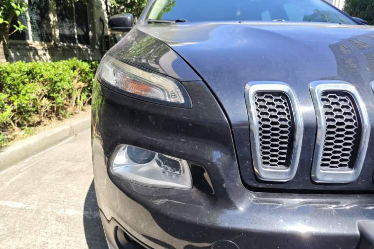 Used Jeep Cherokee 2017 2.4L Leading Smart Edition Right Front Headlight