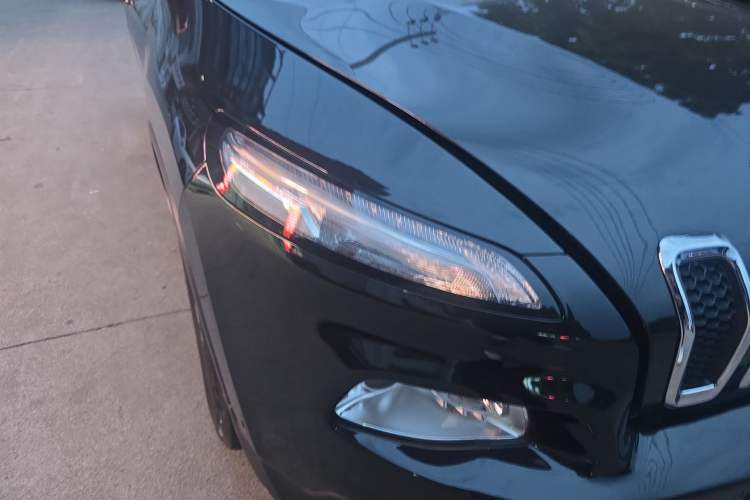 Used Jeep Cherokee 2017 2.0L Superior Edition Right Front Headlight