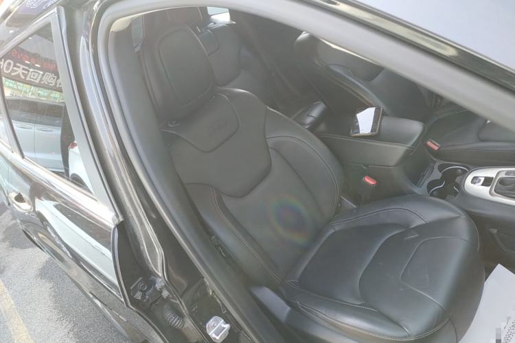 Used Jeep Cherokee 2017 2.4L Excellence Edition Right Front Seat