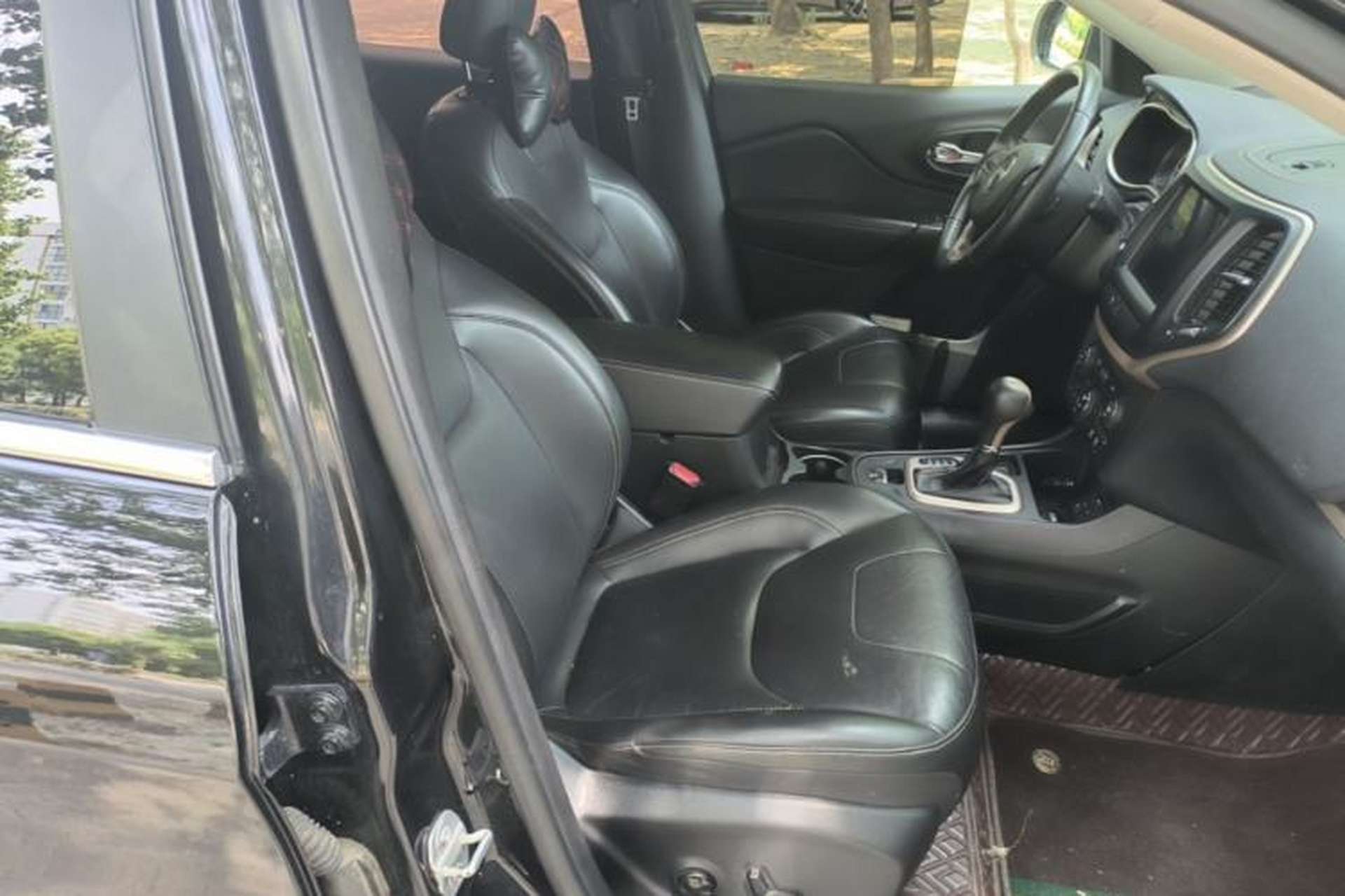 Used Jeep Cherokee 2017 2.4L Leading Smart Edition Right Front Seat