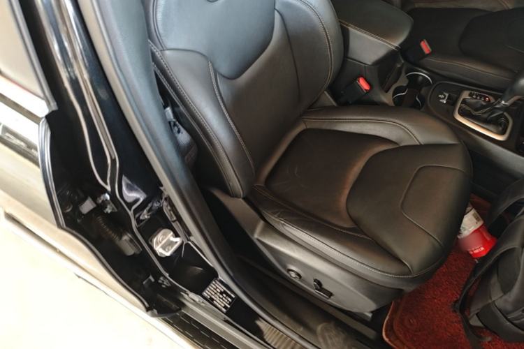 Used Jeep Cherokee 2017 2.4L Leading Edition Right Front Seat