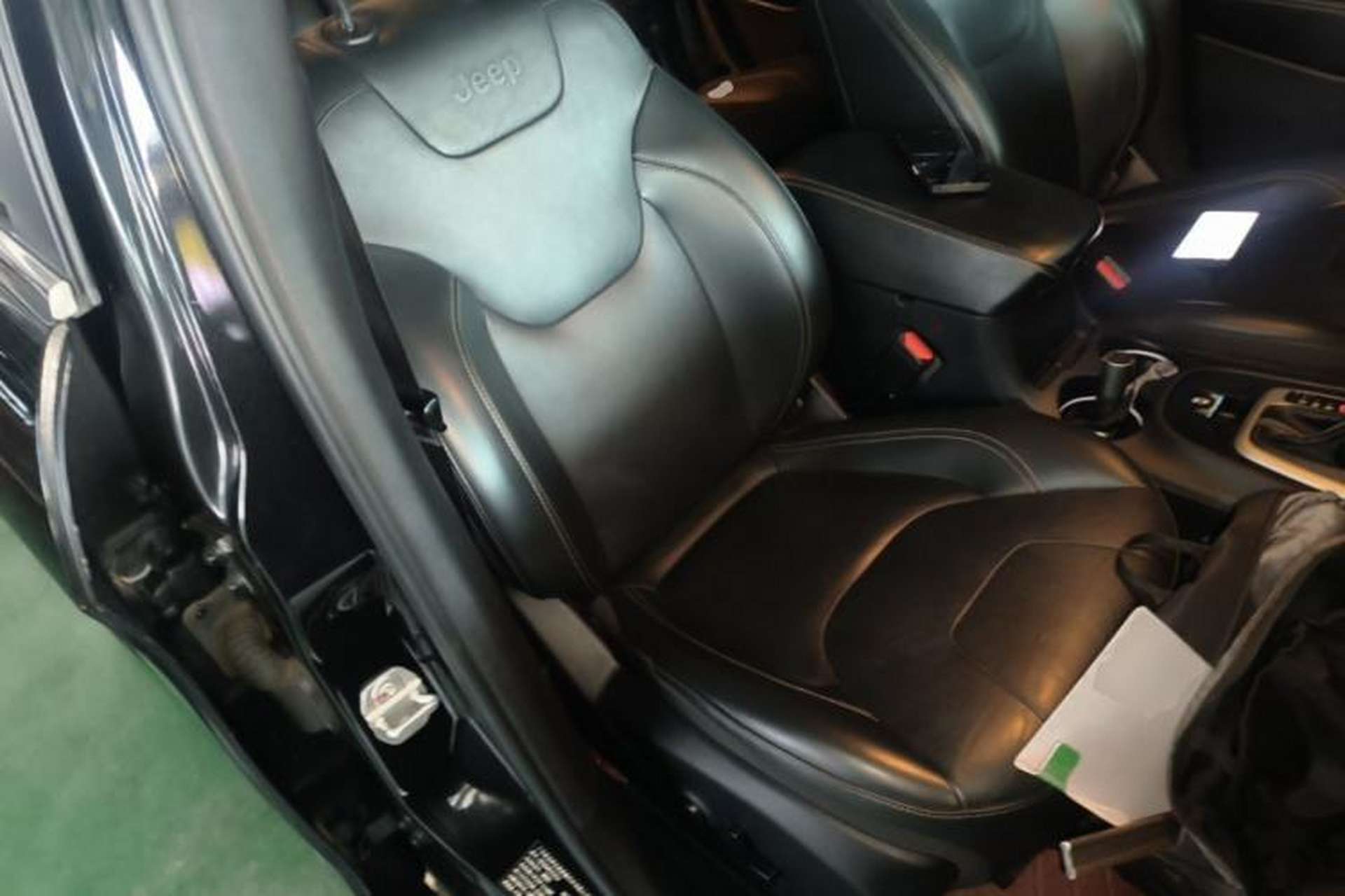 Used Jeep Cherokee 2017 2.0L Superior Edition Right Front Seat