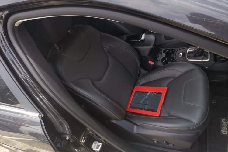 Used Jeep Cherokee 2017 2.0L Superior Edition Right Front Seat